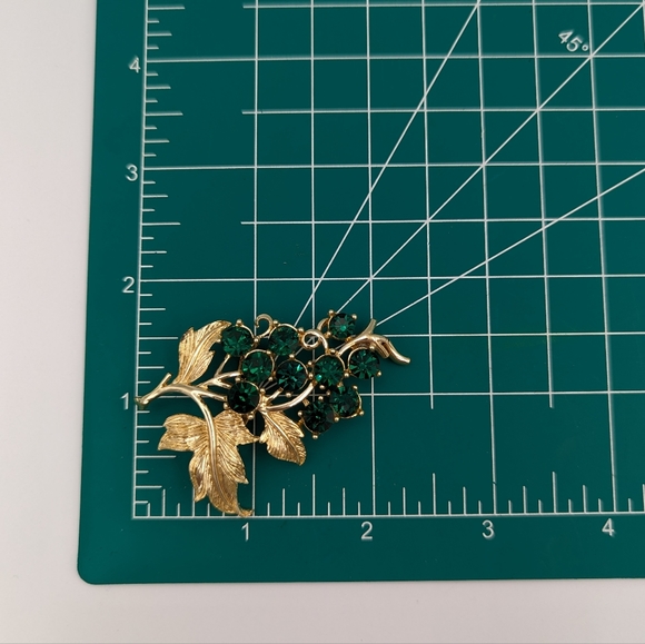 Super Sparkling Pegasus Coro Vintage 50's Green Rhinestone Grape Cluster Brooch - Picture 8 of 8